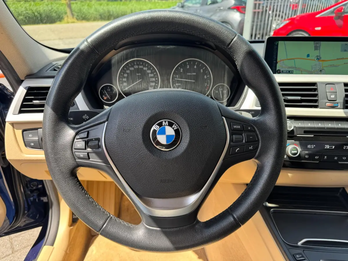 320i High Executive 184 PK / PDC / NAVIGATIE / CRUISE / NL AUTO / LEDER / AUTOMAAT