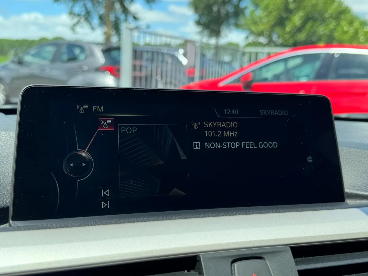 320i High Executive 184 PK / PDC / NAVIGATIE / CRUISE / NL AUTO / LEDER / AUTOMAAT