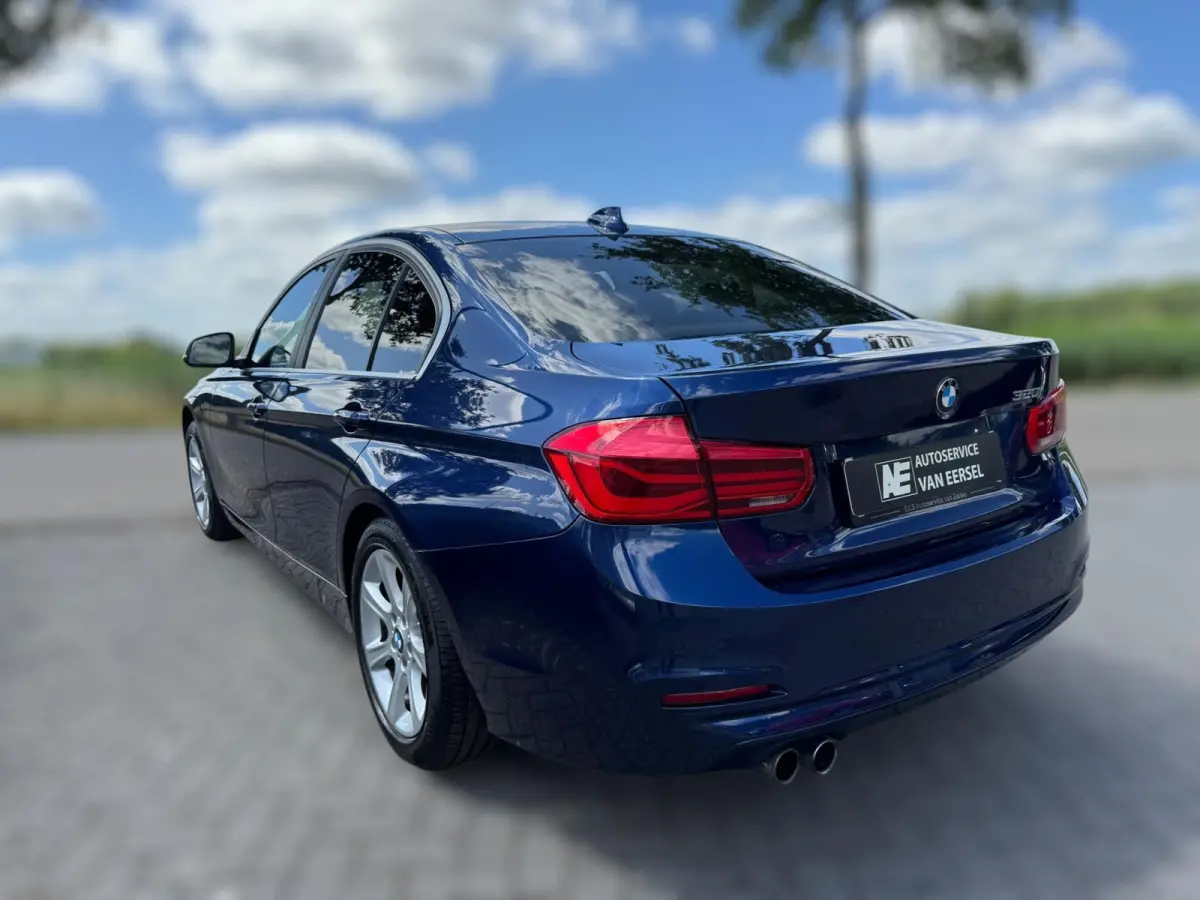 320i High Executive 184 PK / PDC / NAVIGATIE / CRUISE / NL AUTO / LEDER / AUTOMAAT