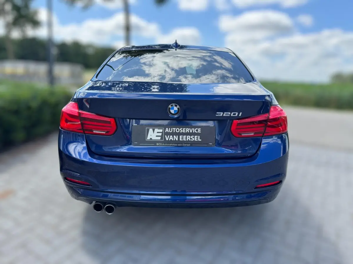 320i High Executive 184 PK / PDC / NAVIGATIE / CRUISE / NL AUTO / LEDER / AUTOMAAT