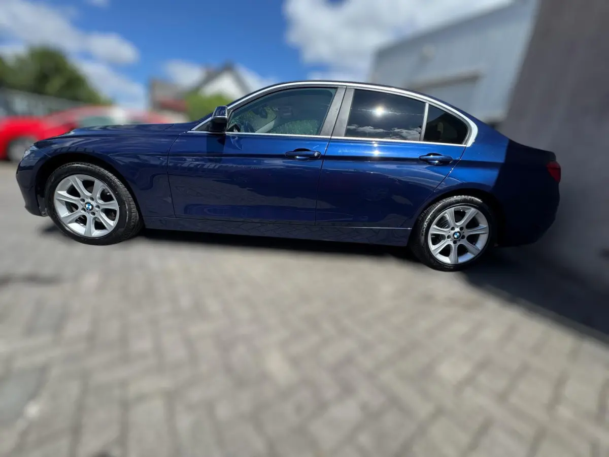320i High Executive 184 PK / PDC / NAVIGATIE / CRUISE / NL AUTO / LEDER / AUTOMAAT