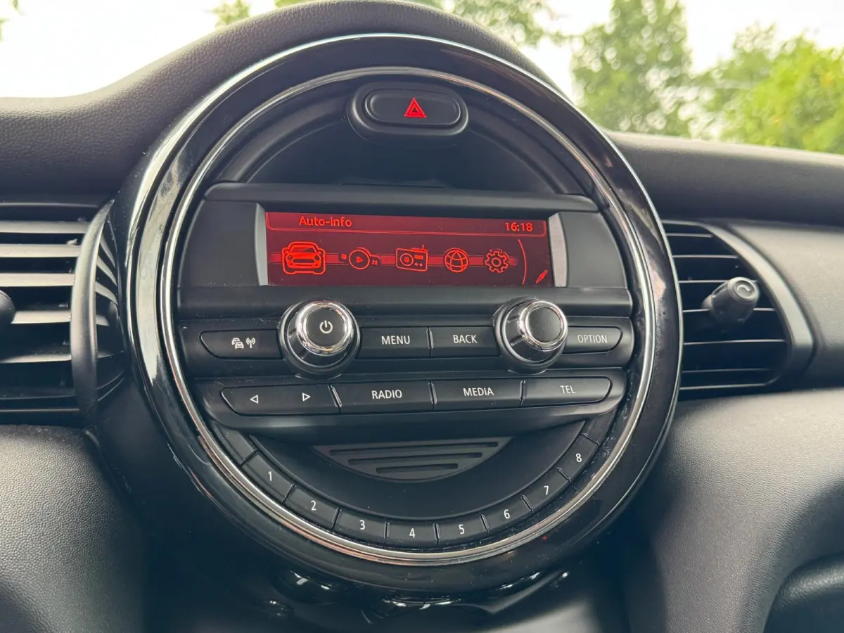 1.5 One First PARKEERSENSOREN / LMV / STOELVERWARMING / AIRCO