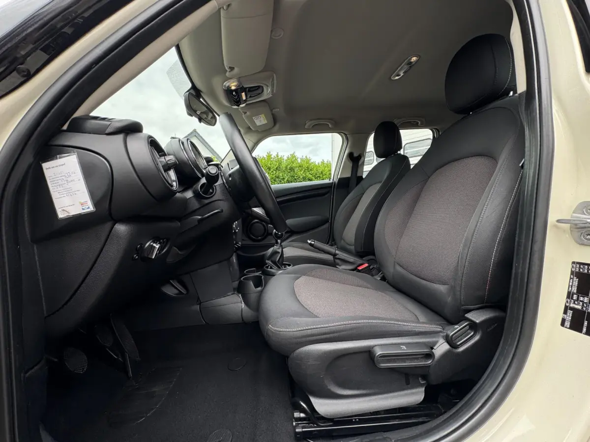 1.5 One First PARKEERSENSOREN / LMV / STOELVERWARMING / AIRCO