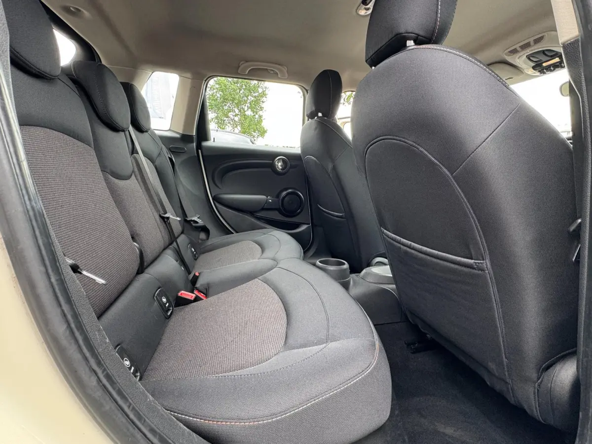 1.5 One First PARKEERSENSOREN / LMV / STOELVERWARMING / AIRCO
