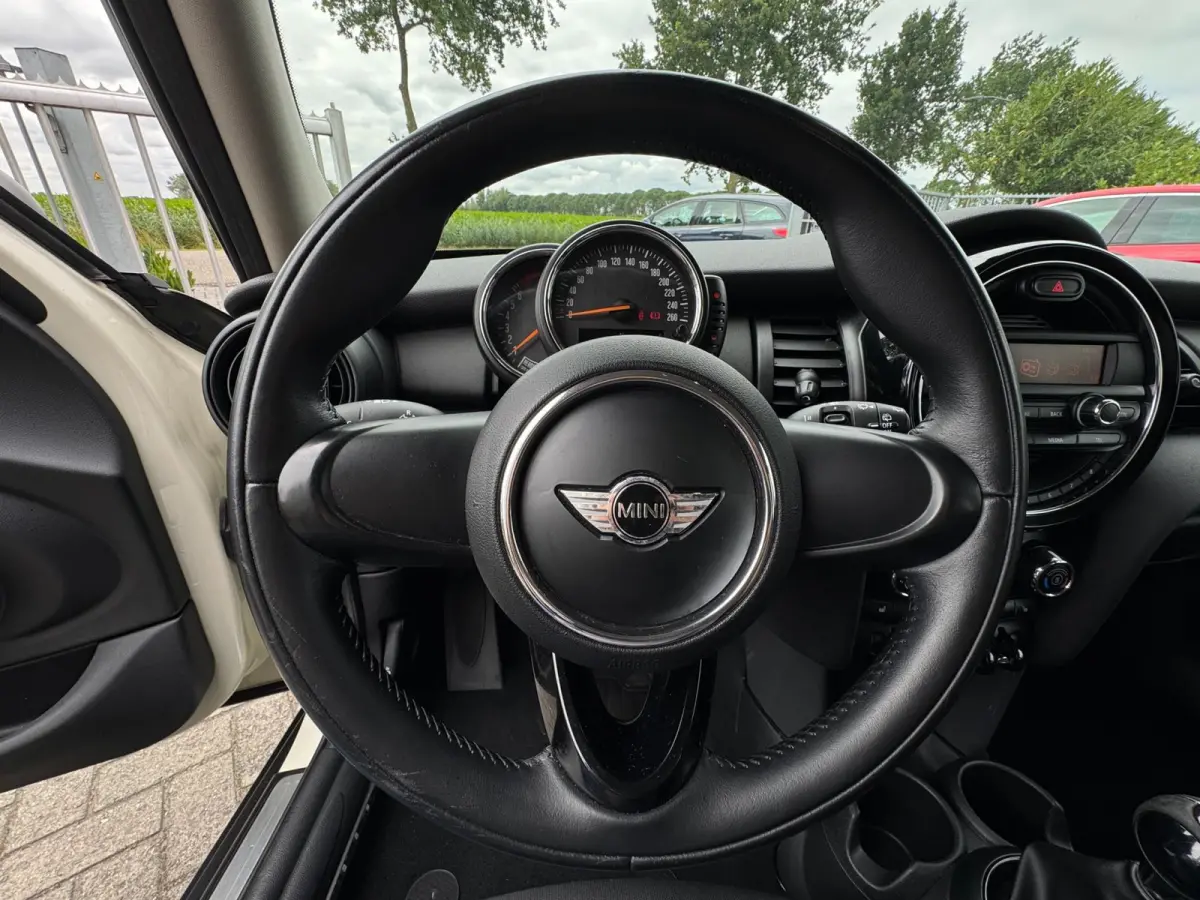 1.5 One First PARKEERSENSOREN / LMV / STOELVERWARMING / AIRCO
