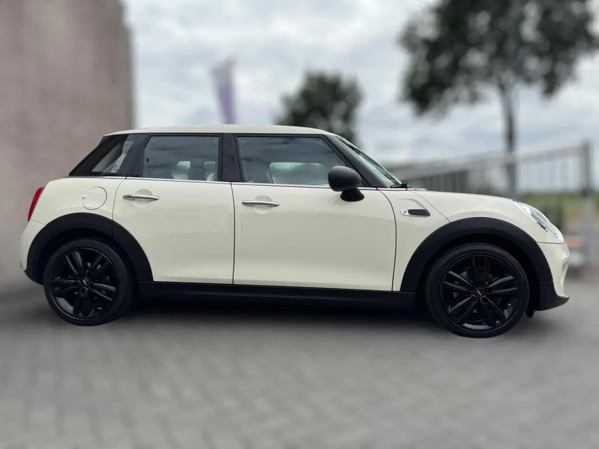 1.5 One First PARKEERSENSOREN / LMV / STOELVERWARMING / AIRCO