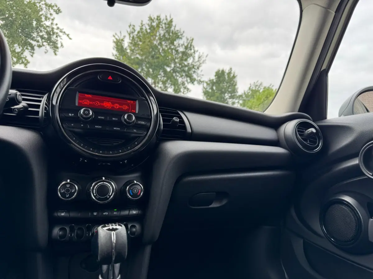 1.5 One First PARKEERSENSOREN / LMV / STOELVERWARMING / AIRCO