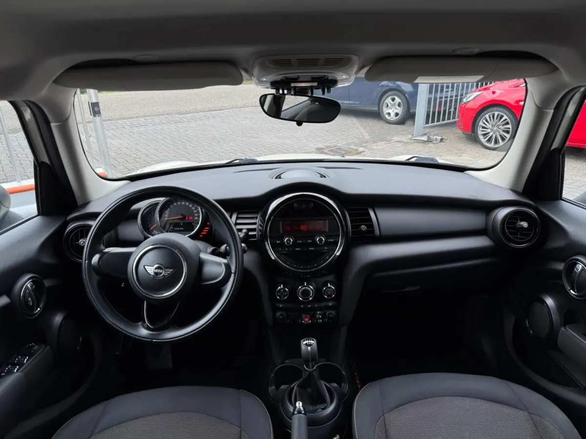 1.5 One First PARKEERSENSOREN / LMV / STOELVERWARMING / AIRCO