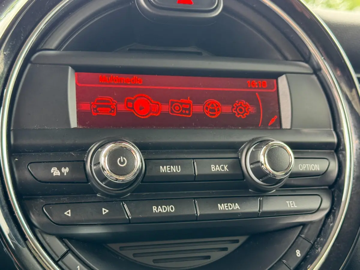 1.5 One First PARKEERSENSOREN / LMV / STOELVERWARMING / AIRCO