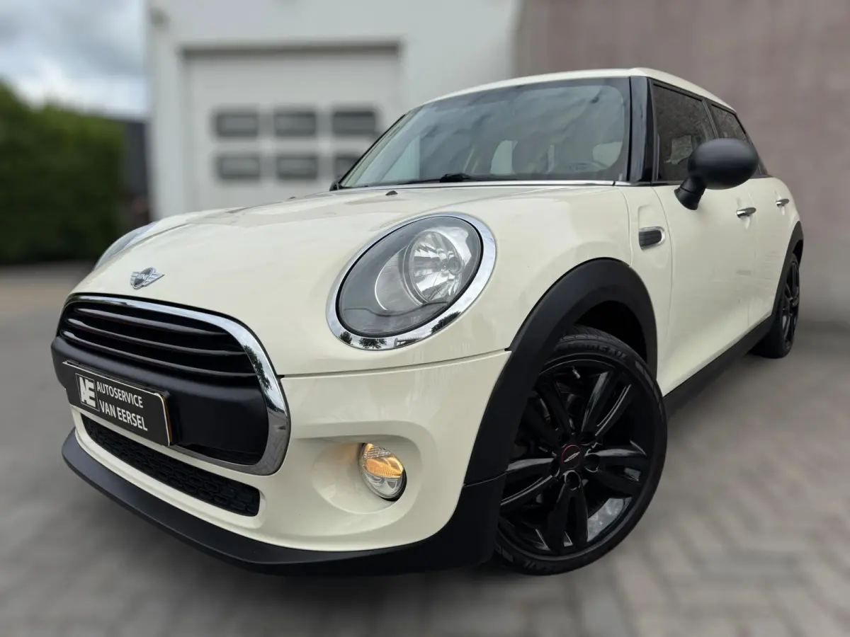 1.5 One First PARKEERSENSOREN / LMV / STOELVERWARMING / AIRCO