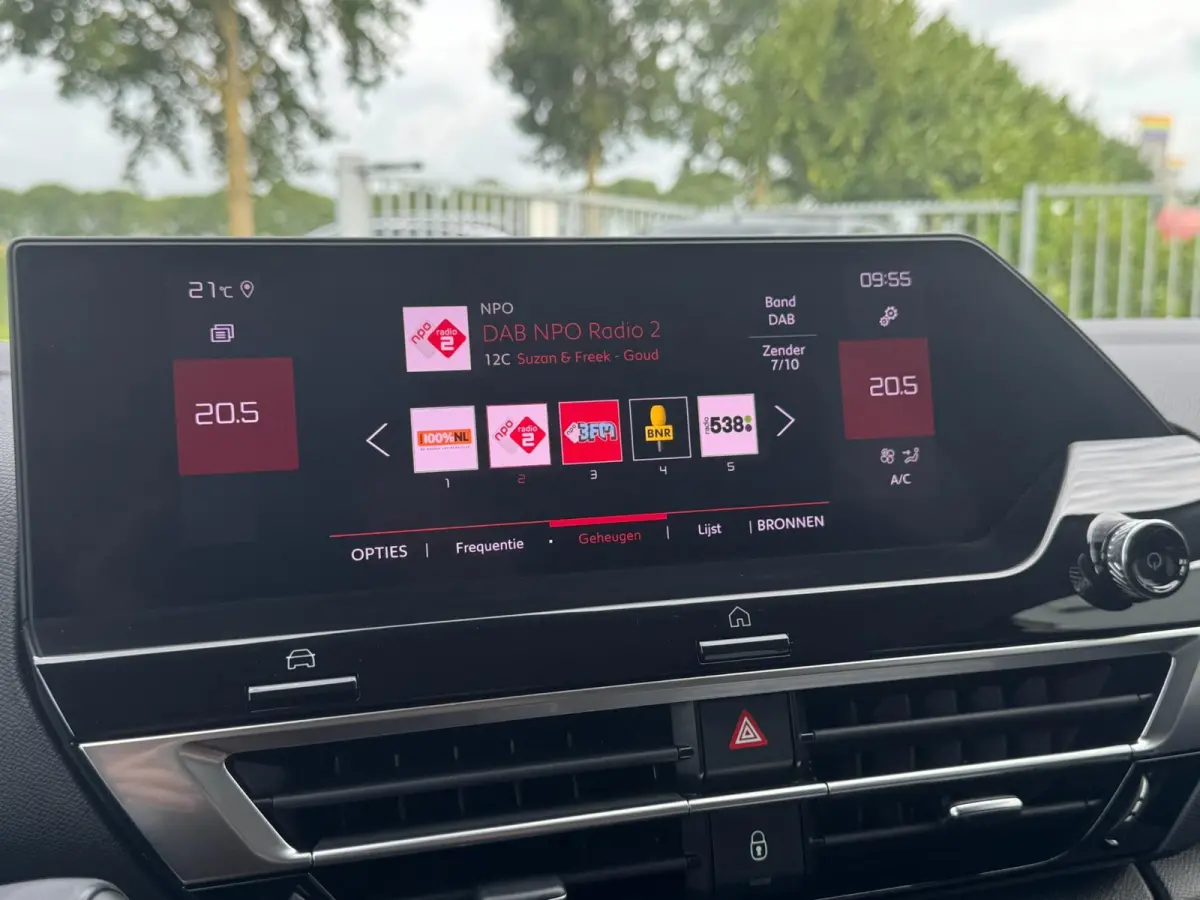 1.2 Puretech Feel AFNEEMBARE TREKHAAK / CAMERA / NAVI / CARPLAY / PDC / CRUISE CONTROL / BLUETOOTH / DAB