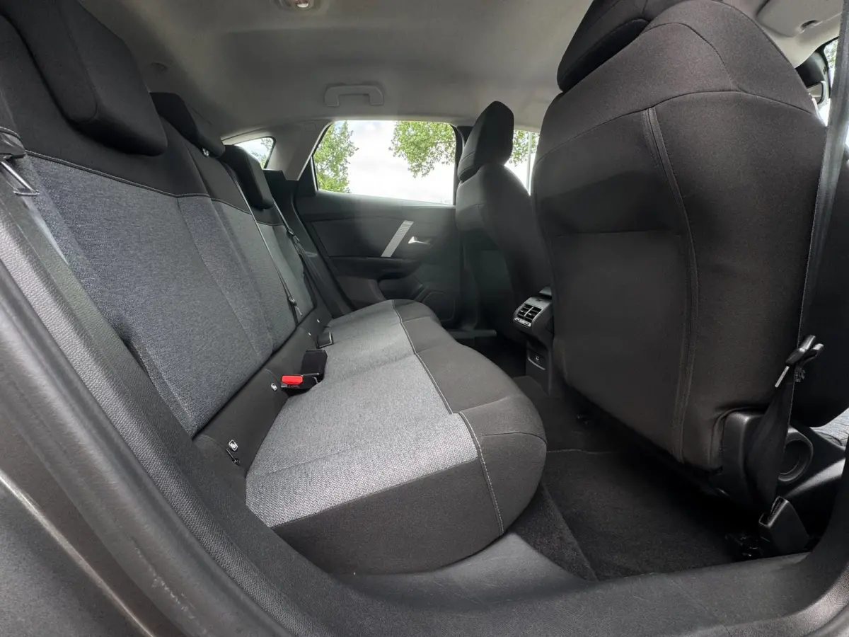 1.2 Puretech Feel AFNEEMBARE TREKHAAK / CAMERA / NAVI / CARPLAY / PDC / CRUISE CONTROL / BLUETOOTH / DAB