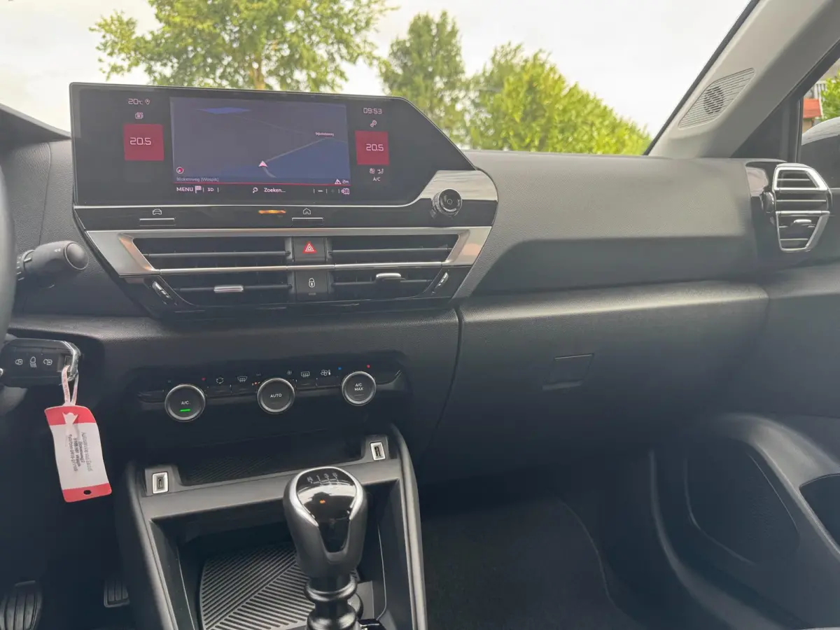 1.2 Puretech Feel AFNEEMBARE TREKHAAK / CAMERA / NAVI / CARPLAY / PDC / CRUISE CONTROL / BLUETOOTH / DAB
