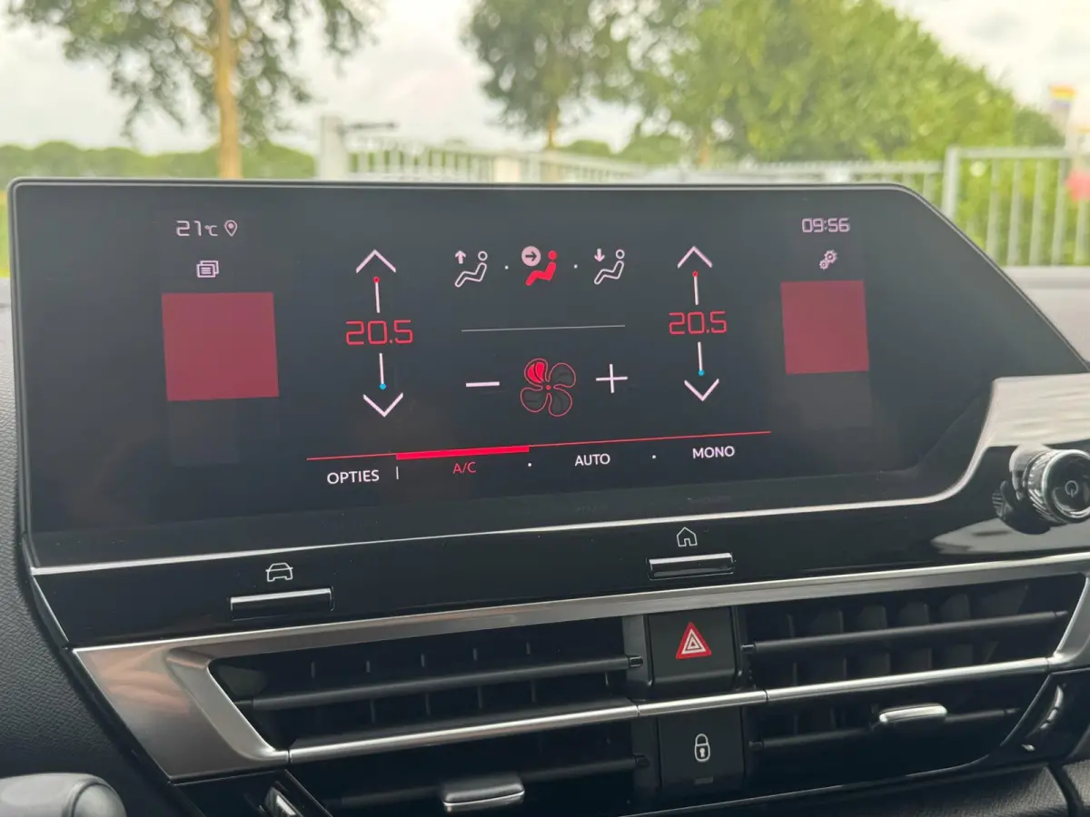 1.2 Puretech Feel AFNEEMBARE TREKHAAK / CAMERA / NAVI / CARPLAY / PDC / CRUISE CONTROL / BLUETOOTH / DAB