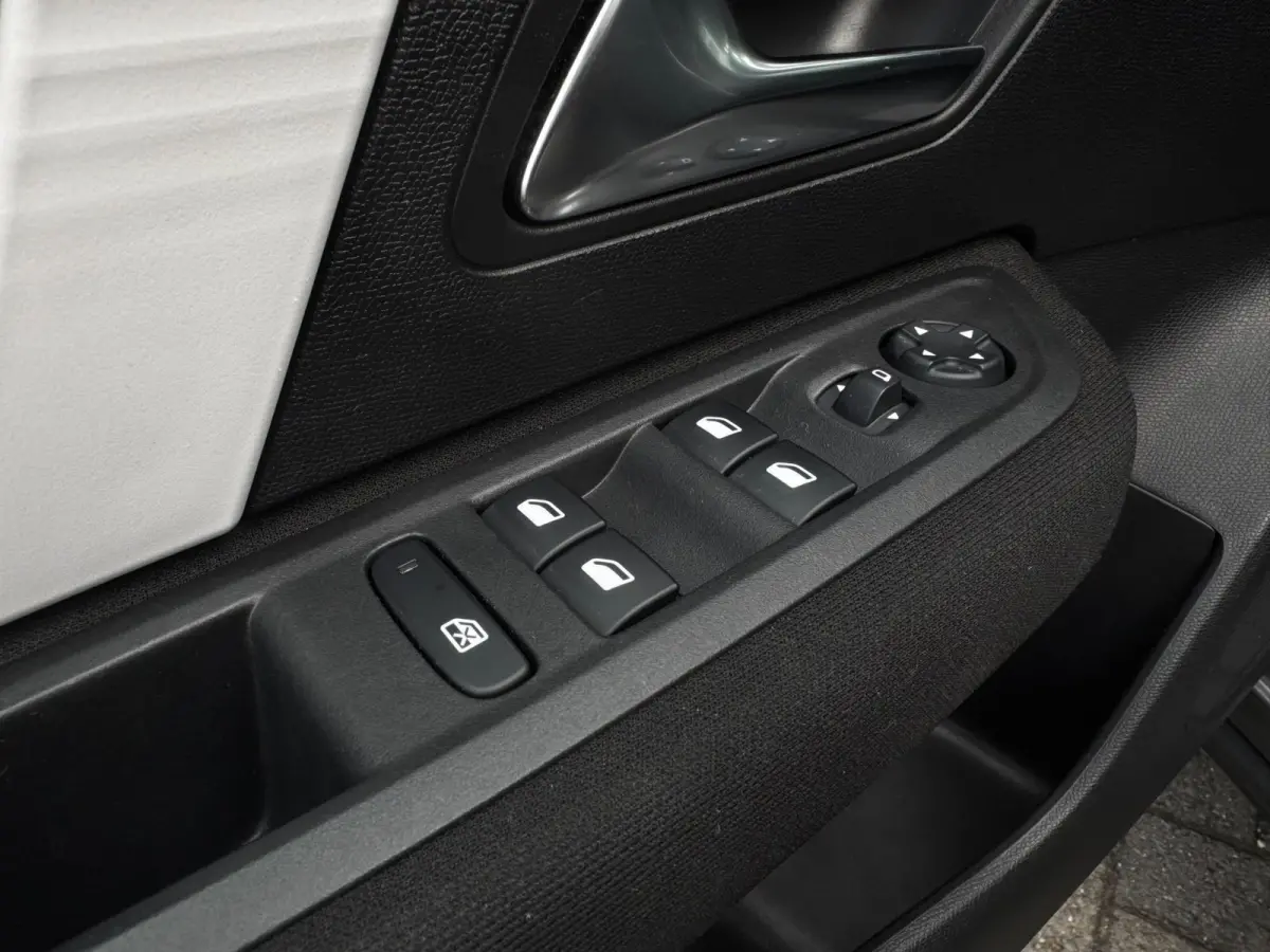 1.2 Puretech Feel AFNEEMBARE TREKHAAK / CAMERA / NAVI / CARPLAY / PDC / CRUISE CONTROL / BLUETOOTH / DAB