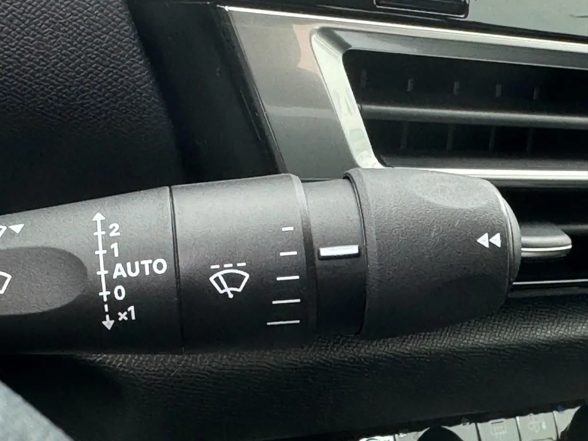 1.2 Puretech Feel AFNEEMBARE TREKHAAK / CAMERA / NAVI / CARPLAY / PDC / CRUISE CONTROL / BLUETOOTH / DAB