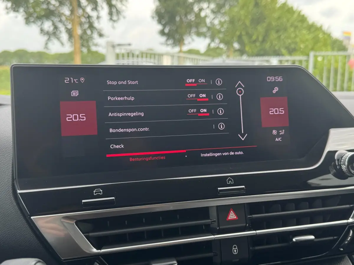 1.2 Puretech Feel AFNEEMBARE TREKHAAK / CAMERA / NAVI / CARPLAY / PDC / CRUISE CONTROL / BLUETOOTH / DAB