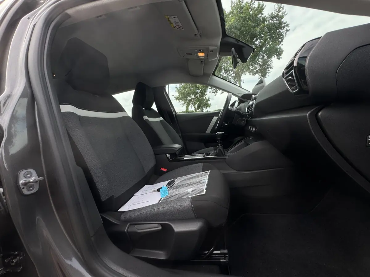 1.2 Puretech Feel AFNEEMBARE TREKHAAK / CAMERA / NAVI / CARPLAY / PDC / CRUISE CONTROL / BLUETOOTH / DAB