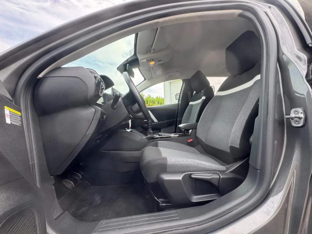 1.2 Puretech Feel AFNEEMBARE TREKHAAK / CAMERA / NAVI / CARPLAY / PDC / CRUISE CONTROL / BLUETOOTH / DAB
