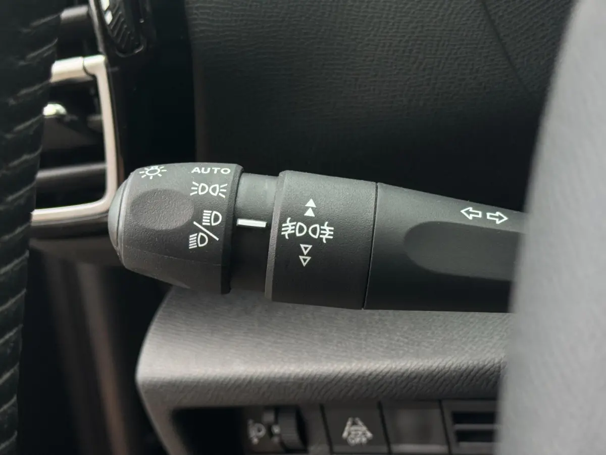 1.2 Puretech Feel AFNEEMBARE TREKHAAK / CAMERA / NAVI / CARPLAY / PDC / CRUISE CONTROL / BLUETOOTH / DAB