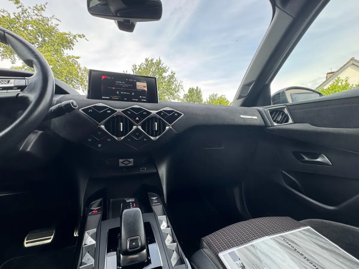 1.2 PureTech Business AUTOMAAT / PDC / CARPLAY / CRUISE CONTROL / ZEER FRAAI DESIGN / ECC / LMV