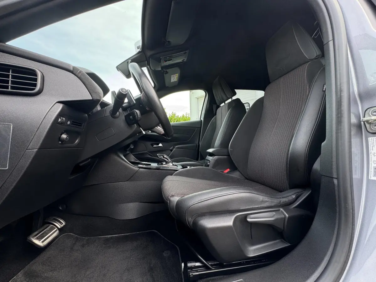 1.2 PureTech Business AUTOMAAT / PDC / CARPLAY / CRUISE CONTROL / ZEER FRAAI DESIGN / ECC / LMV