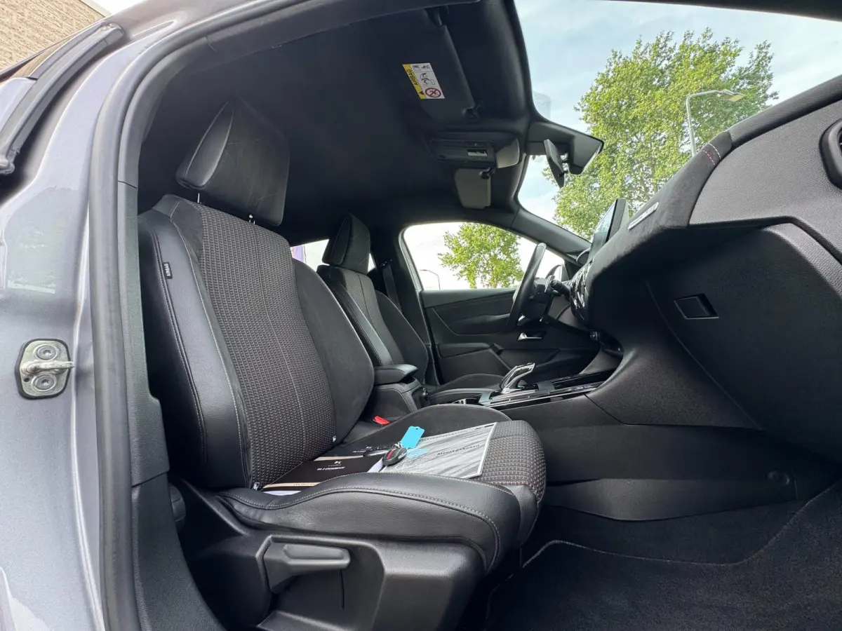 1.2 PureTech Business AUTOMAAT / PDC / CARPLAY / CRUISE CONTROL / ZEER FRAAI DESIGN / ECC / LMV