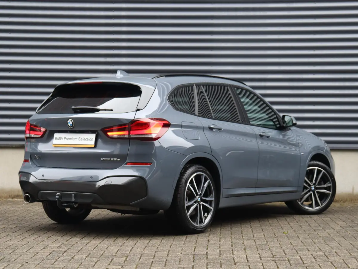 xDrive25e | Executive | M Sportpakket | Panodak | Trekhaak | Head-Up | Driving Assistant Plus | Parking Pack | Comfort Access | 18'' LMV