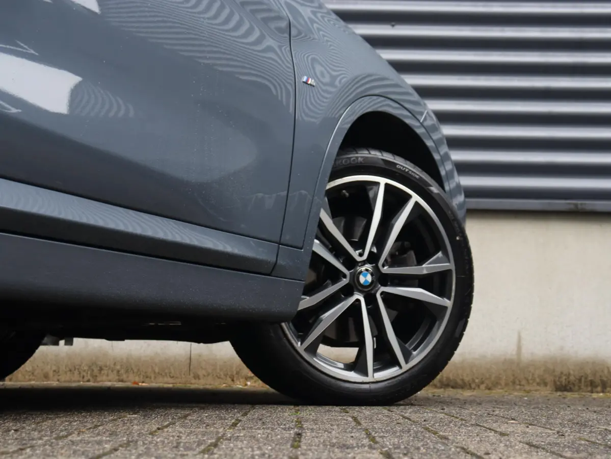 xDrive25e | Executive | M Sportpakket | Panodak | Trekhaak | Head-Up | Driving Assistant Plus | Parking Pack | Comfort Access | 18'' LMV