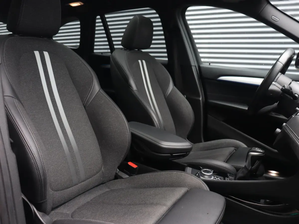xDrive25e | Executive | M Sportpakket | Panodak | Trekhaak | Head-Up | Driving Assistant Plus | Parking Pack | Comfort Access | 18'' LMV