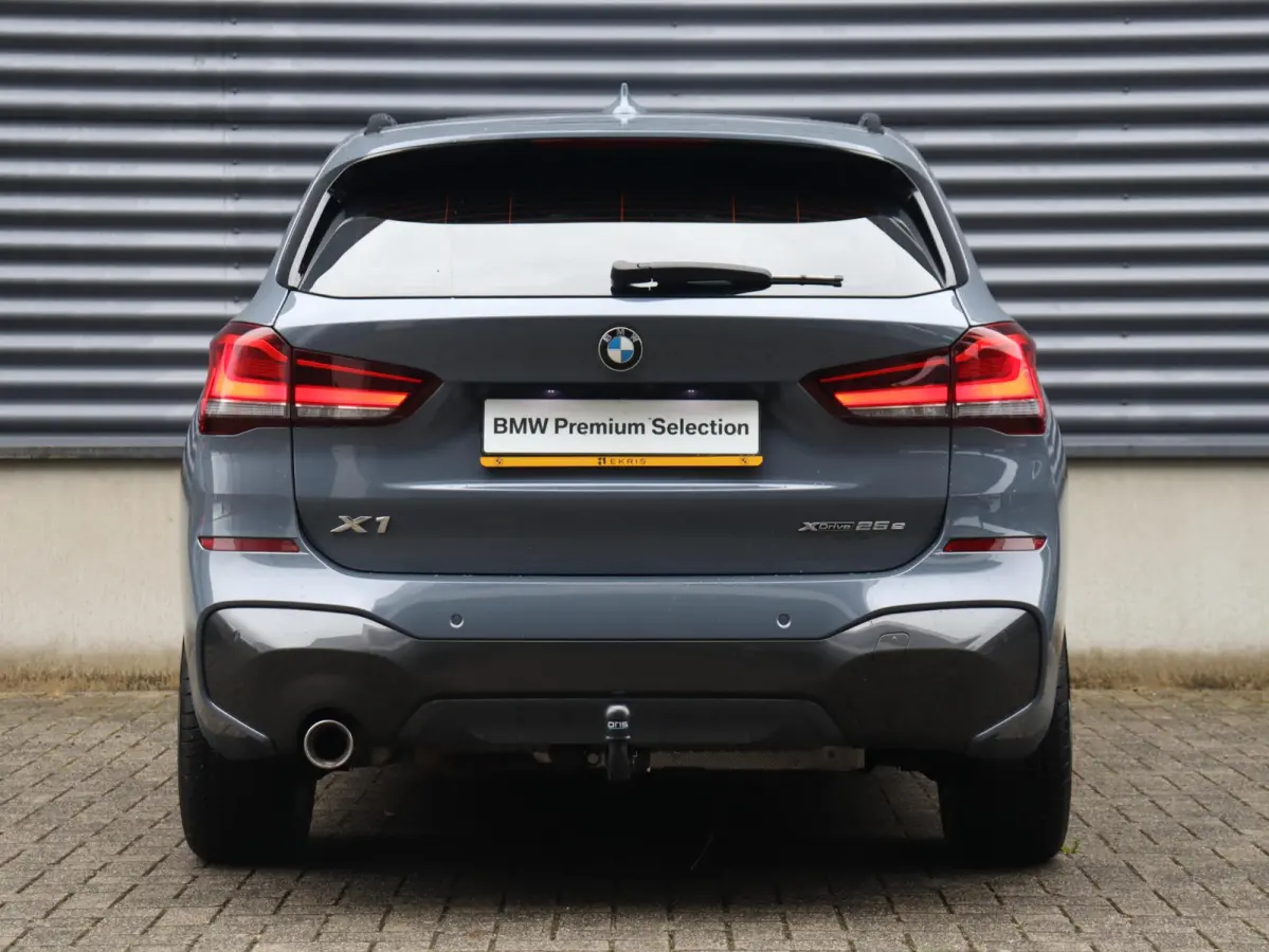 xDrive25e | Executive | M Sportpakket | Panodak | Trekhaak | Head-Up | Driving Assistant Plus | Parking Pack | Comfort Access | 18'' LMV