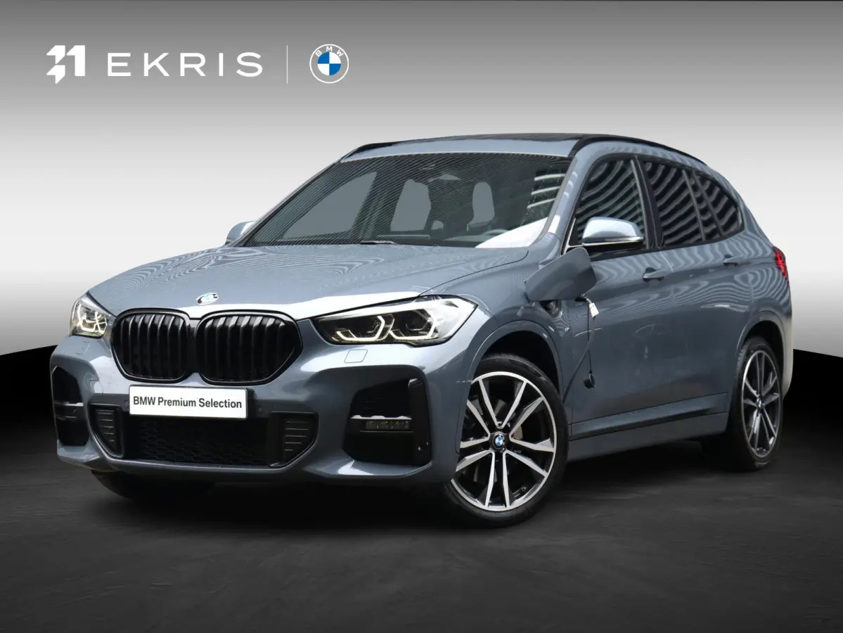 xDrive25e | Executive | M Sportpakket | Panodak | Trekhaak | Head-Up | Driving Assistant Plus | Parking Pack | Comfort Access | 18'' LMV