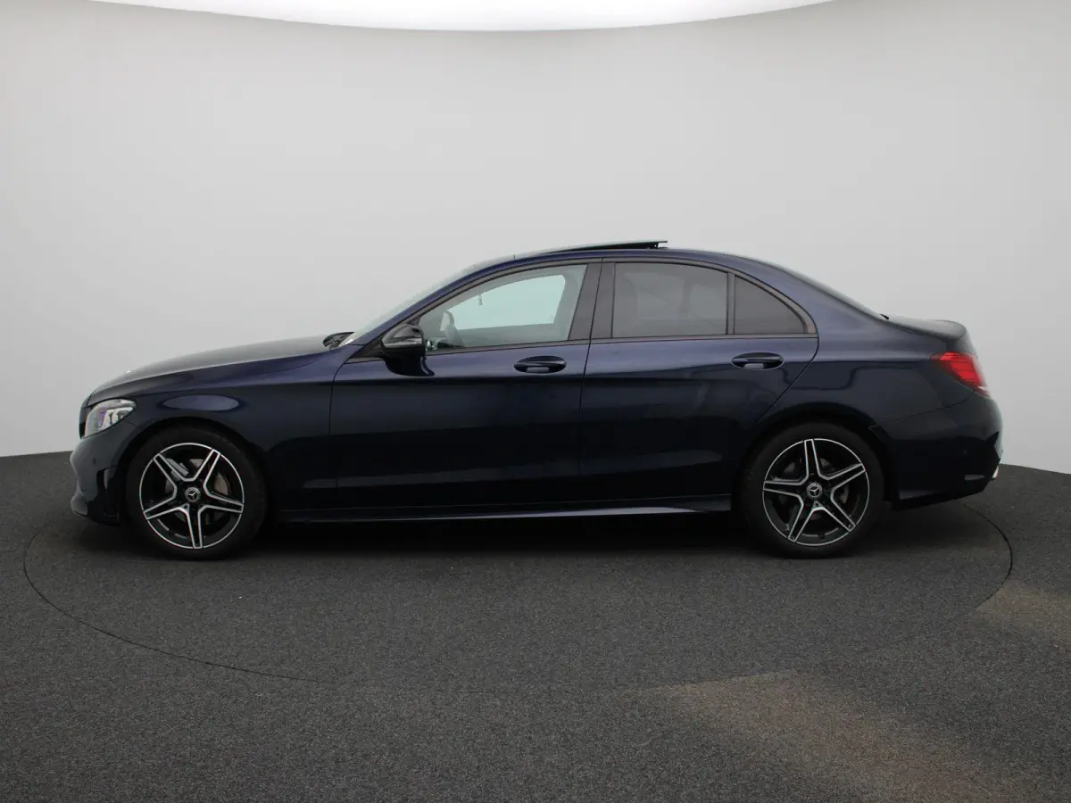 180 Business Solution Plus Upgrade Edition | Automaat | Apple Carplay / Android Auto | Panoramadak | Sfeerverlichting | Achteruitrijcamera | Parkeersensoren |