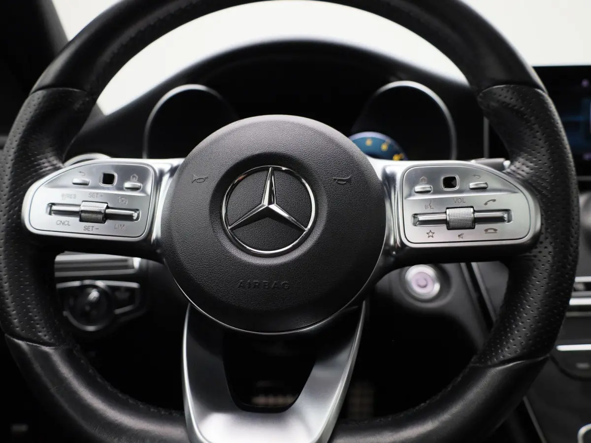 180 Business Solution Plus Upgrade Edition | Automaat | Apple Carplay / Android Auto | Panoramadak | Sfeerverlichting | Achteruitrijcamera | Parkeersensoren |