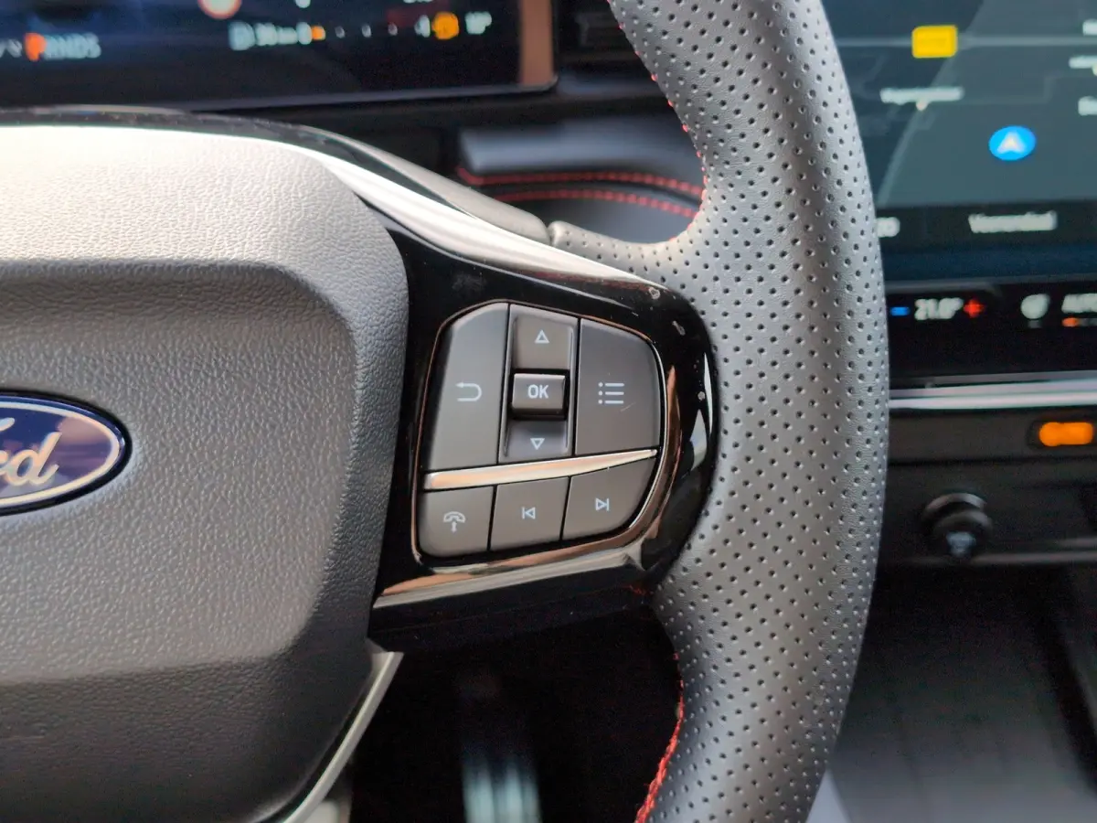 1.0 EcoBoost ST-Line X | 6-weg handmatig verstelbare passagiersstoel inclusief lendensteunverstelling | Achteruitrijcamera | Airco (automatisch)