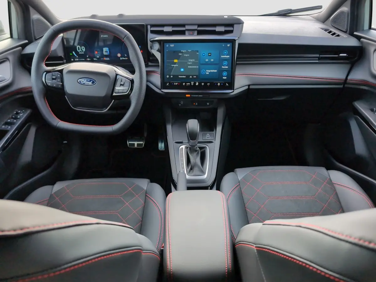 1.0 EcoBoost ST-Line X | 6-weg handmatig verstelbare passagiersstoel inclusief lendensteunverstelling | Achteruitrijcamera | Airco (automatisch)