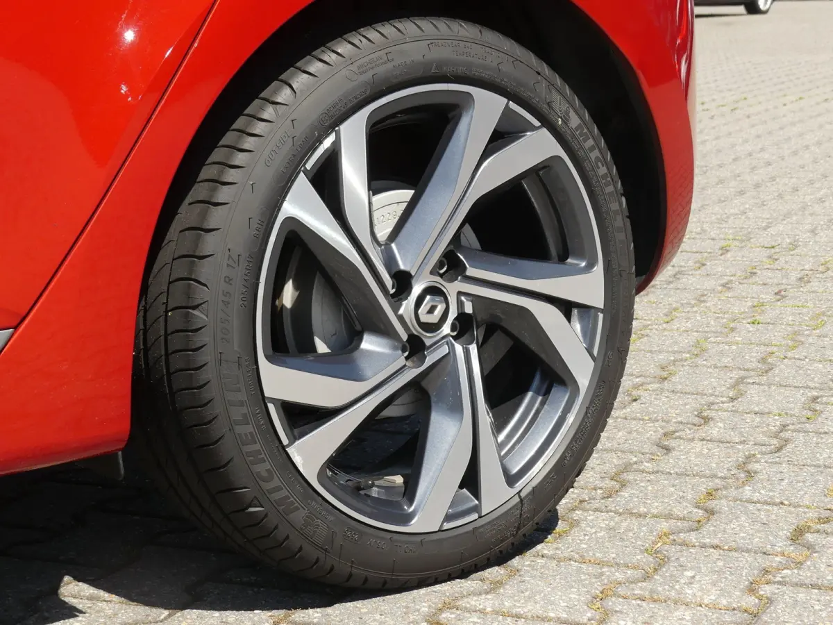 1.6 E-Tech Hybrid 140 R.S. Line / Carplay / Camera