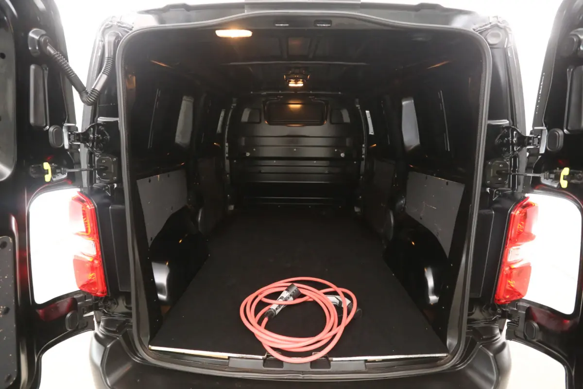 L2H1 75 kWh Long Range | Snelladen | SOH 90% | Airco | Cruise | Camera | Carplay | 2xSchuifdeur | 3 Zits | Trekhaak