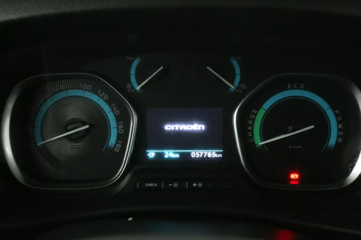L2H1 75 kWh Long Range | Snelladen | SOH 90% | Airco | Cruise | Camera | Carplay | 2xSchuifdeur | 3 Zits | Trekhaak