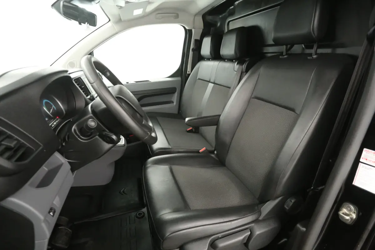 L2H1 75 kWh Long Range | Snelladen | SOH 90% | Airco | Cruise | Camera | Carplay | 2xSchuifdeur | 3 Zits | Trekhaak