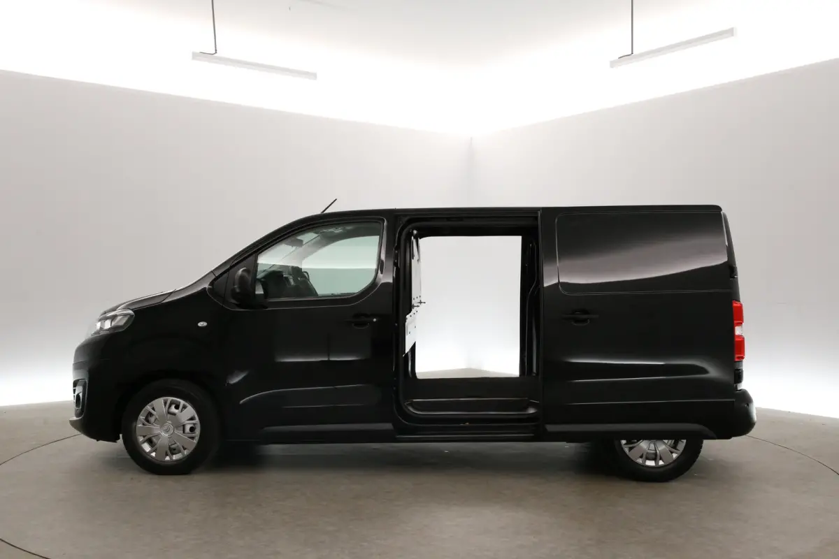 L2H1 75 kWh Long Range | Snelladen | SOH 90% | Airco | Cruise | Camera | Carplay | 2xSchuifdeur | 3 Zits | Trekhaak