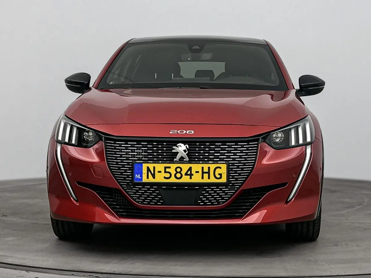1.2 100pk GT | 1ste eigenaar | NL. auto | Lichtmetalen velgen | Dodehoekdetectie | Navigatie | Panorama dak |