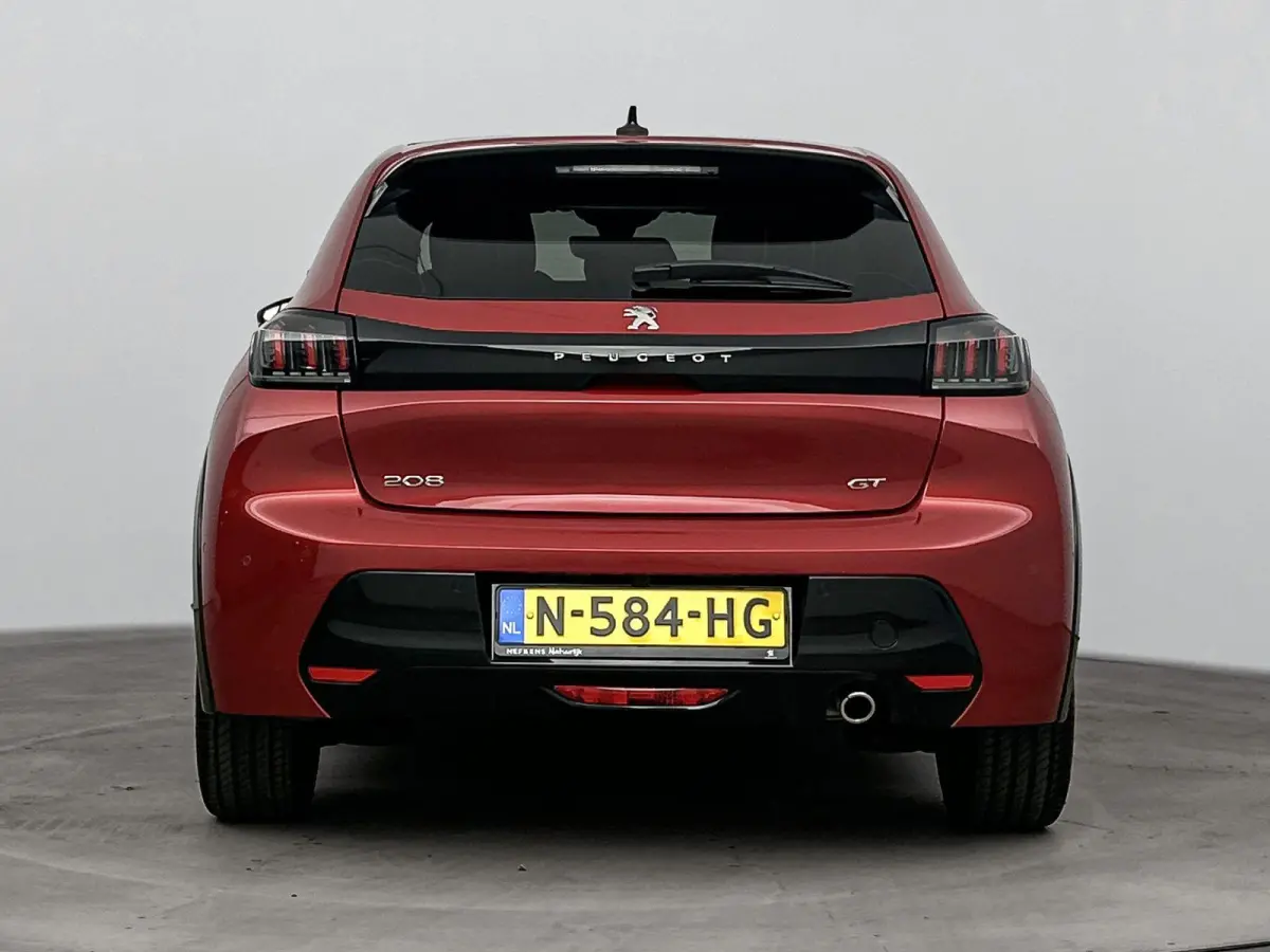 1.2 100pk GT | 1ste eigenaar | NL. auto | Lichtmetalen velgen | Dodehoekdetectie | Navigatie | Panorama dak |