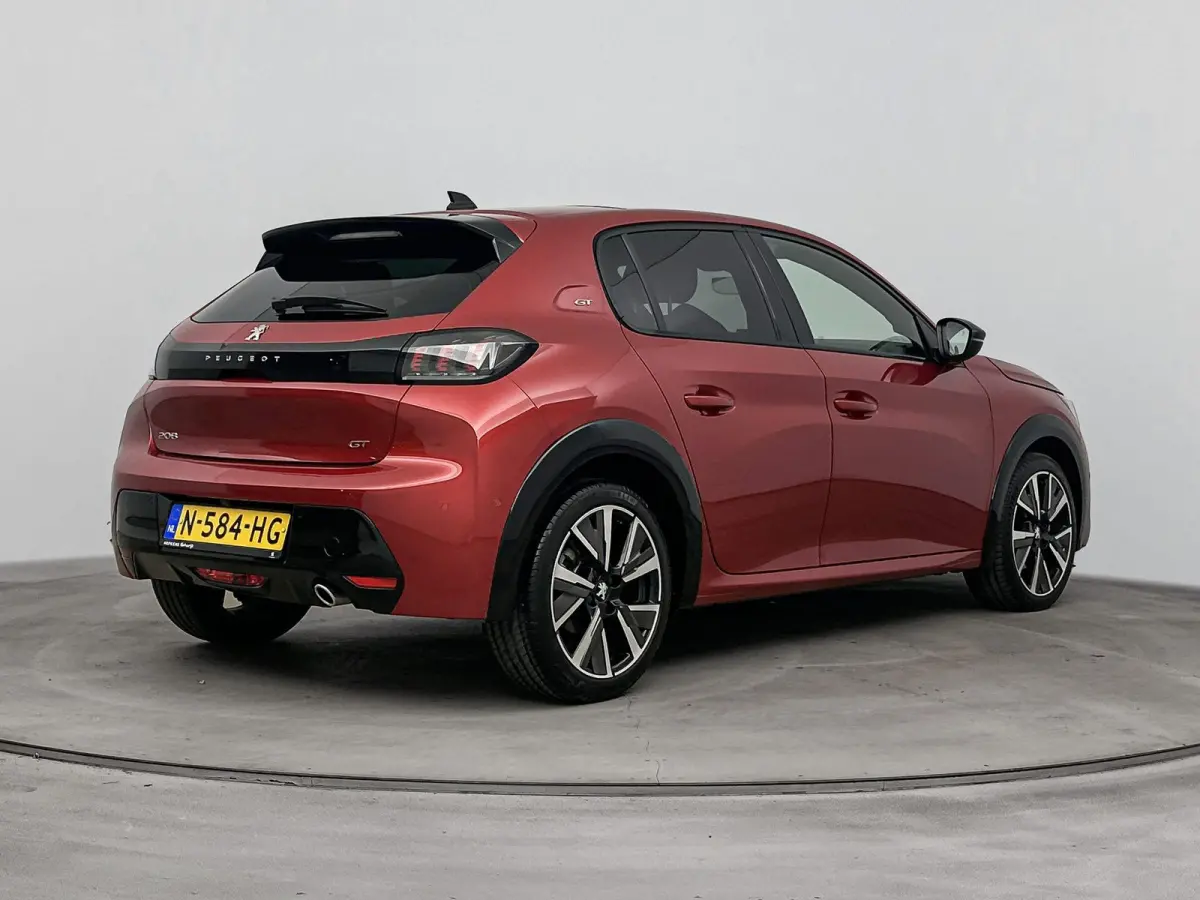 1.2 100pk GT | 1ste eigenaar | NL. auto | Lichtmetalen velgen | Dodehoekdetectie | Navigatie | Panorama dak |