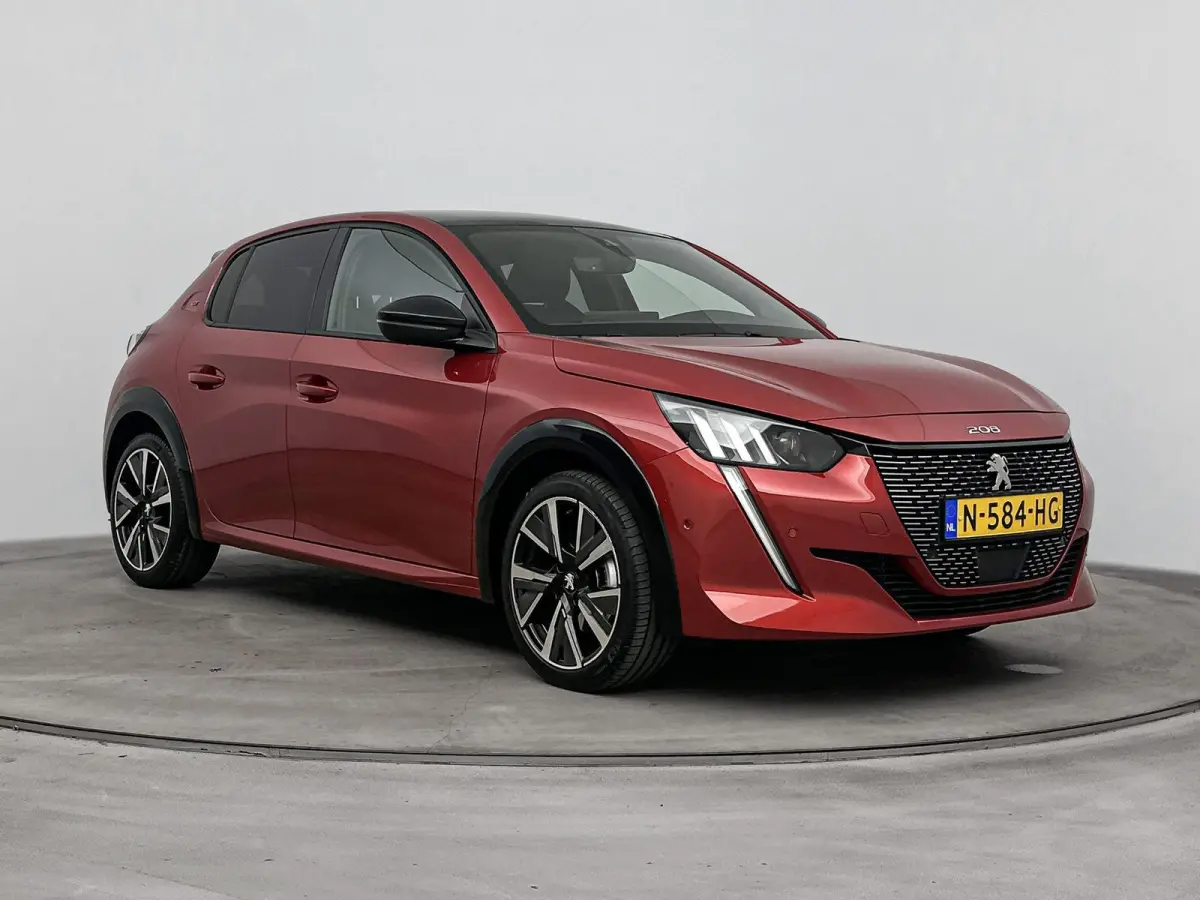 1.2 100pk GT | 1ste eigenaar | NL. auto | Lichtmetalen velgen | Dodehoekdetectie | Navigatie | Panorama dak |