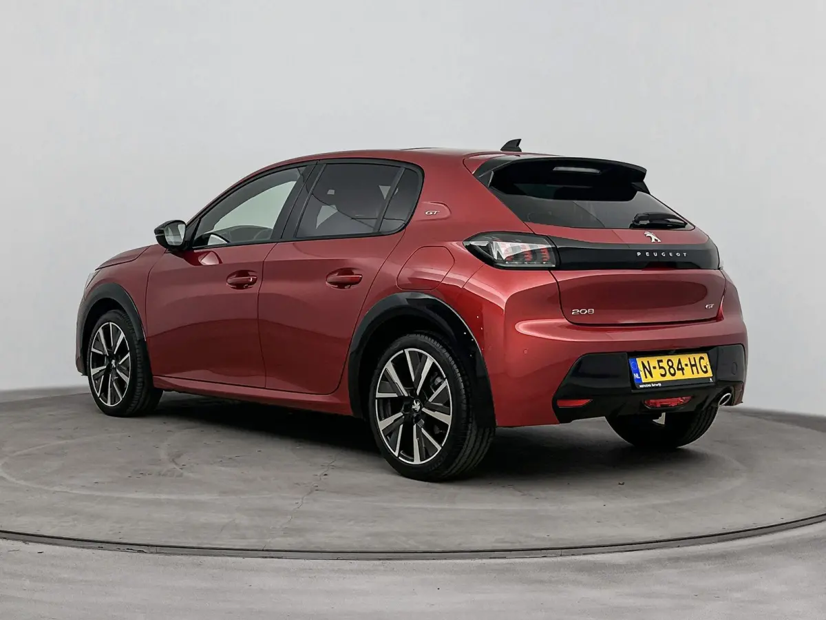 1.2 100pk GT | 1ste eigenaar | NL. auto | Lichtmetalen velgen | Dodehoekdetectie | Navigatie | Panorama dak |