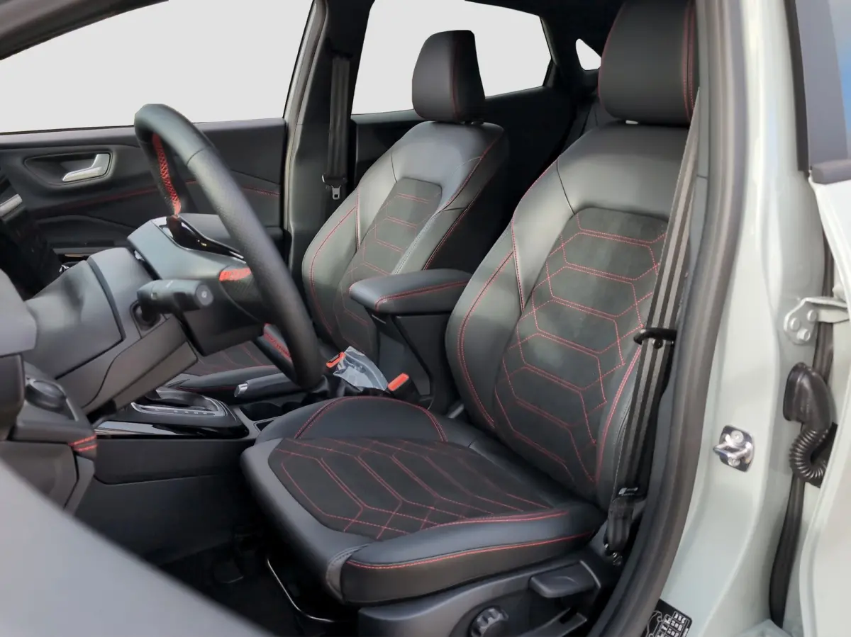 1.0 EcoBoost ST-Line X | Armsteun voor | Bang & Olufsen High Performance audiosysteem (10 speakers + subwoofer, vermogen 650 Watt) | Bestuurdersstoel in hoogte verstelbaar