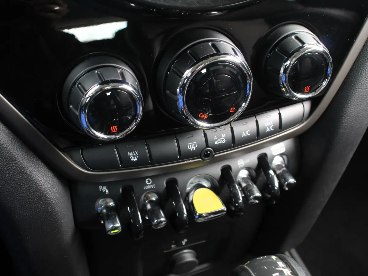 1.5 Cooper ALL4 PHEV Navigatie Climate Control Lichtmetalen Velgen Led