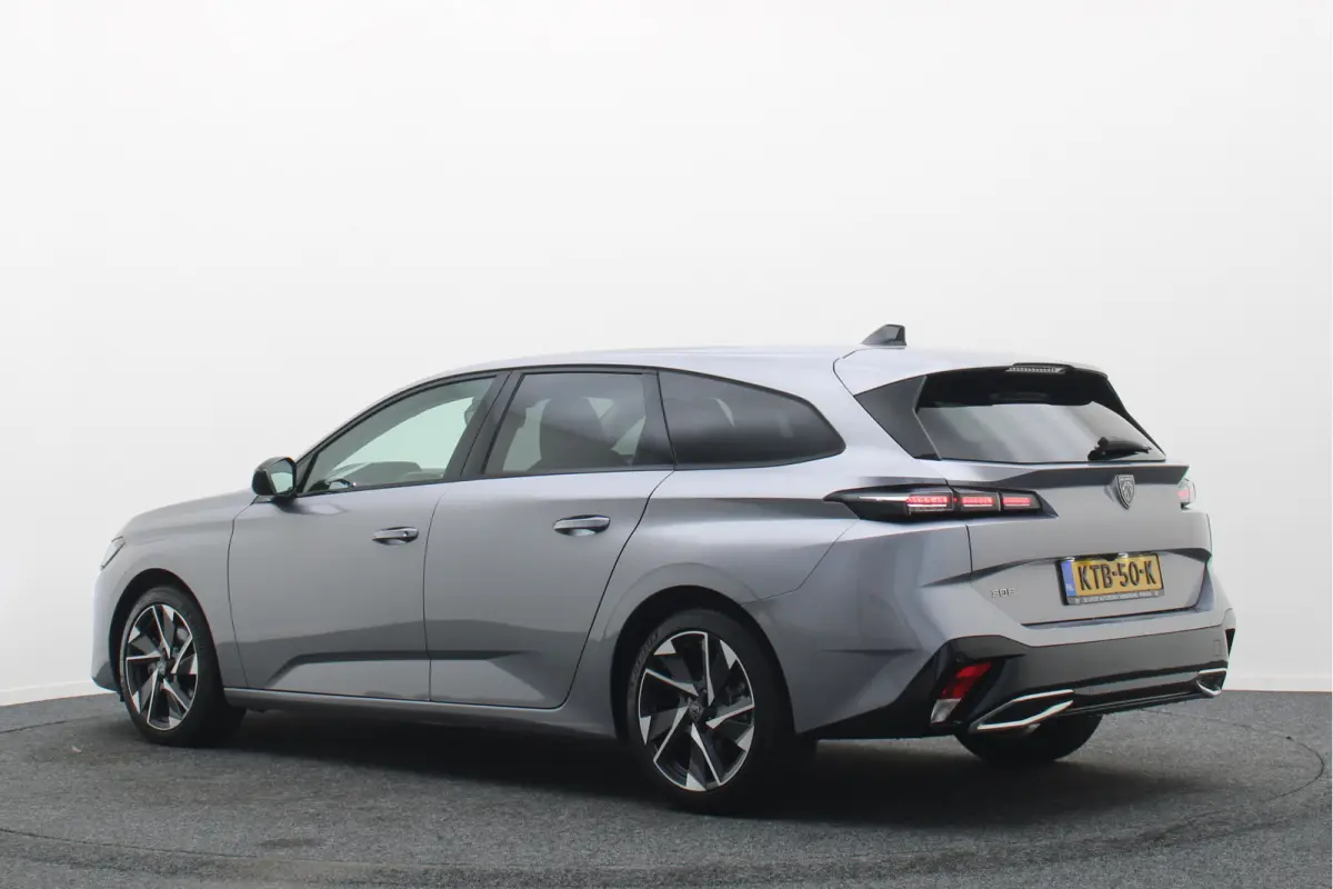 1.2 Hybrid 145 e-DCS6 Allure 360° Camera, Apple CarPlay, ACC, Climate Control, Navigatie, 17"