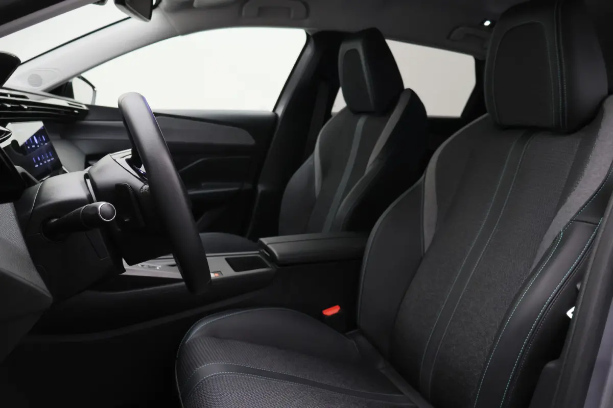 1.2 Hybrid 145 e-DCS6 Allure 360° Camera, Apple CarPlay, ACC, Climate Control, Navigatie, 17"